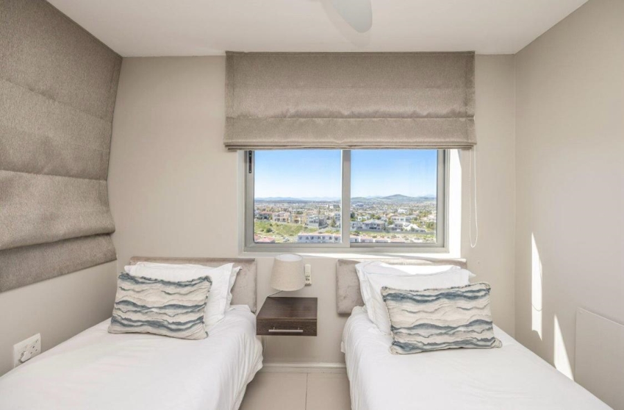 4 Bedroom Property for Sale in Waves Edge Western Cape
